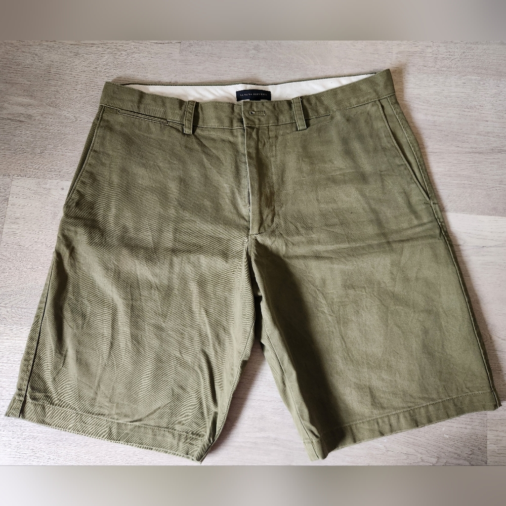 Men's Banana Republic Olive Green Shorts; Size: 35